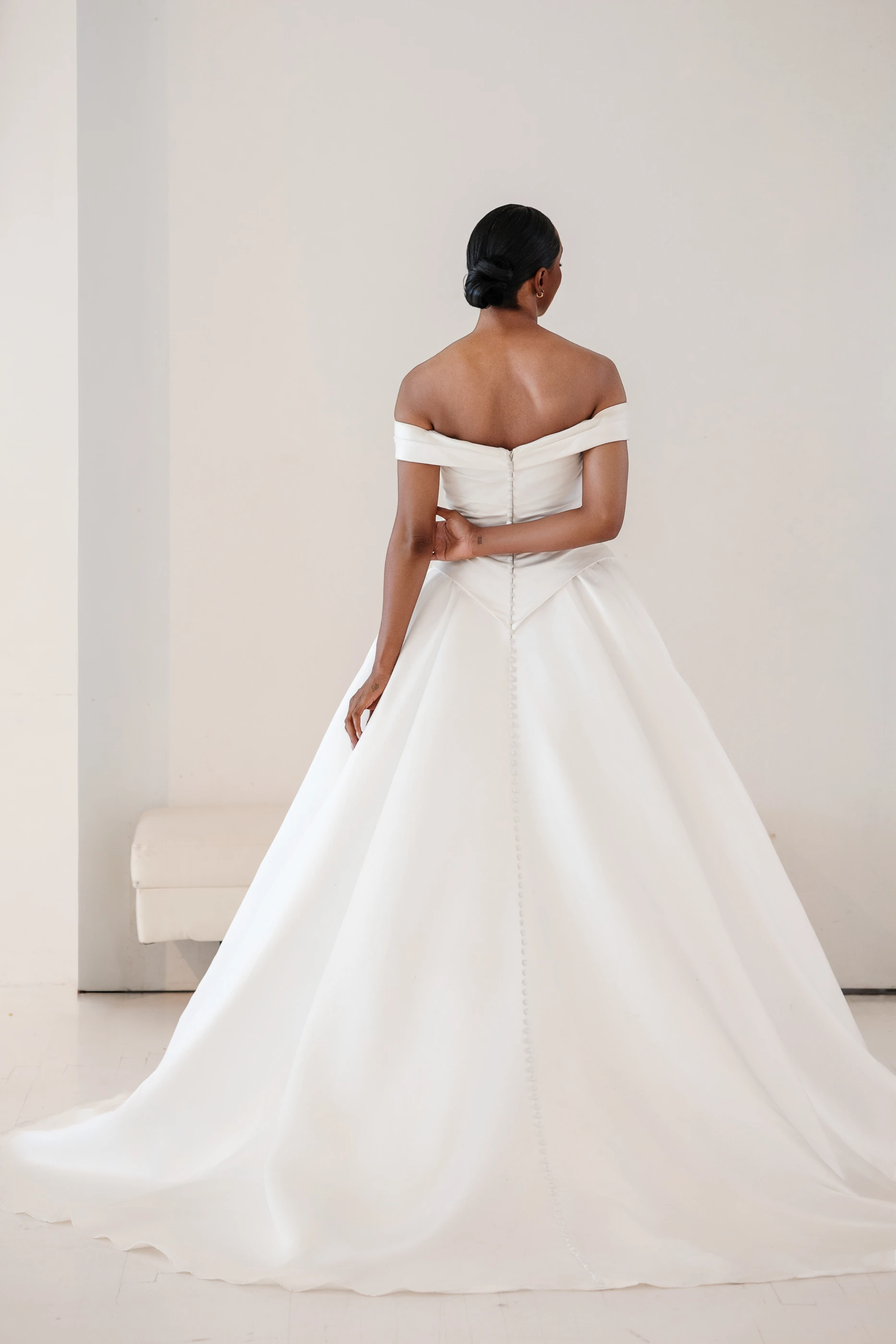 Selena bridal dress — photograph 3